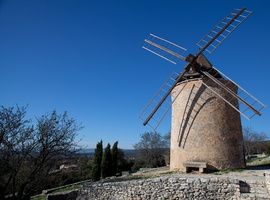 Saint Saturnin lès Apt - Moulin à vent - Vaucluse 1