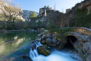 Fontaine de Vaucluse - Pont dans le jardin de Pétrarque - Vaucluse