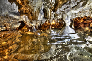 Les Grottes de Thouzon - Le Thor (Vaucluse) 01