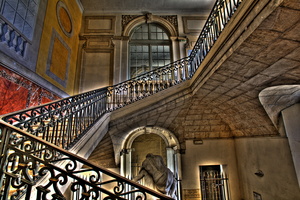 Montée d'escalier de l'ancien archevêché d'Arles
